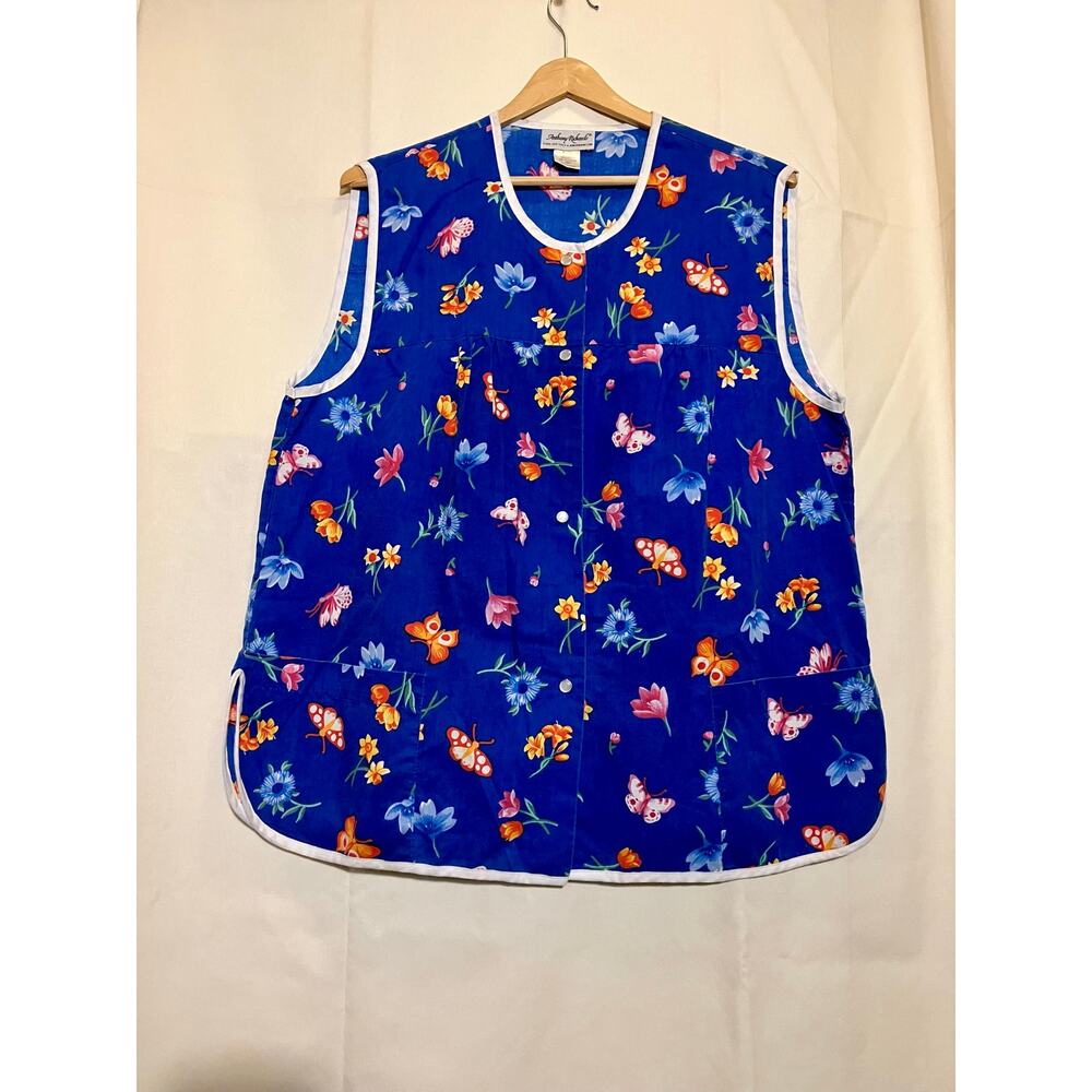 Anthony Richard’s Floral Button-Up Apron Size Large.